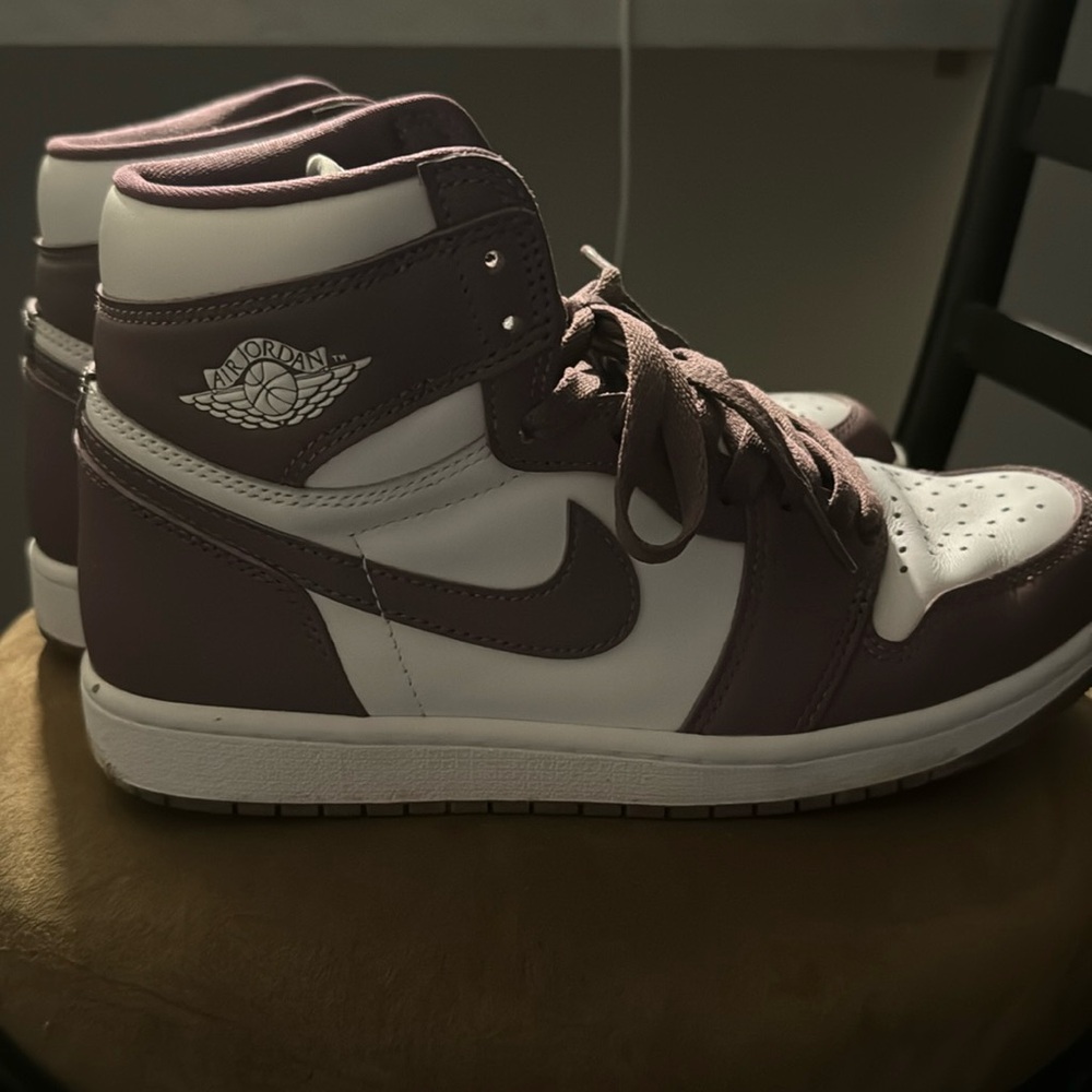 Men’s Jordan 1 high mauve 2024 drop size 8